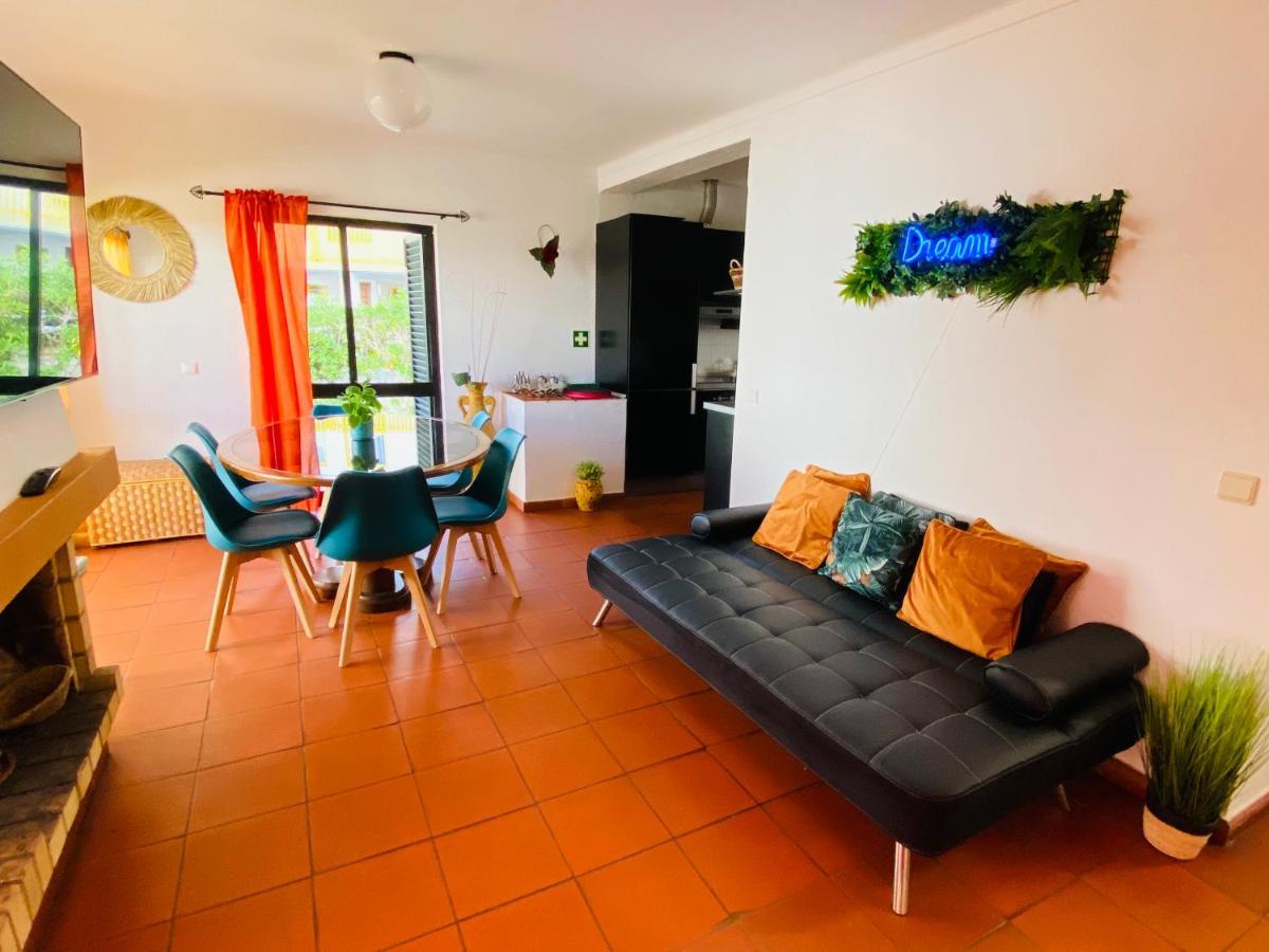 Summer House, Only 2 Minutes To The Beach In Vilamoura! Villa ภายนอก รูปภาพ