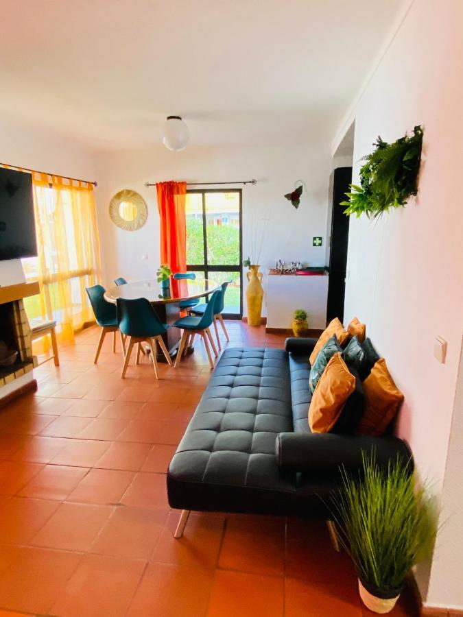 Summer House, Only 2 Minutes To The Beach In Vilamoura! Villa ภายนอก รูปภาพ